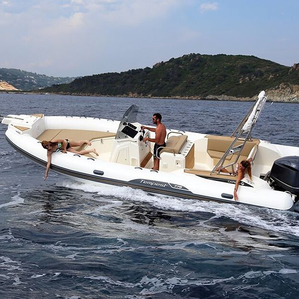 Louer bateau CAPELLI TEMPEST 775