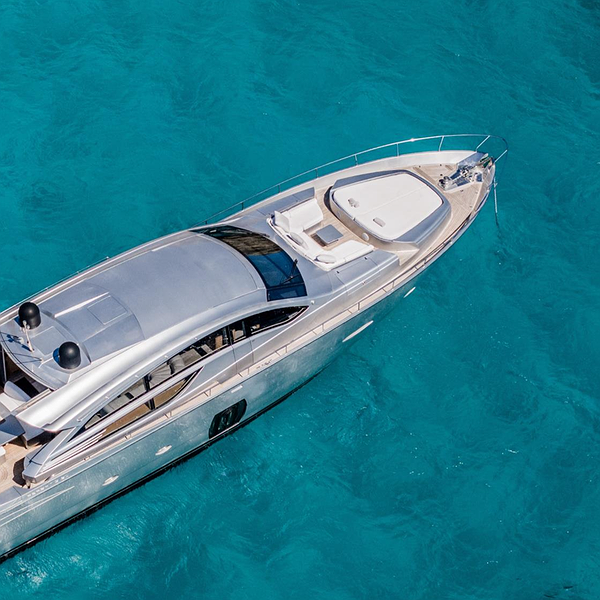 Alquilar Barco PERSHING 80 W