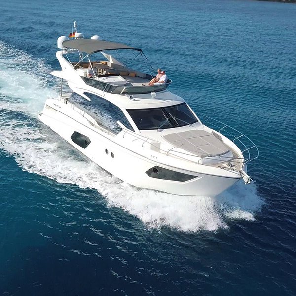 Rent Boat ABSOLUT 52