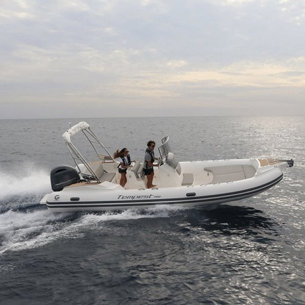 Alquilar Barco CAPELLI TEMPEST 700