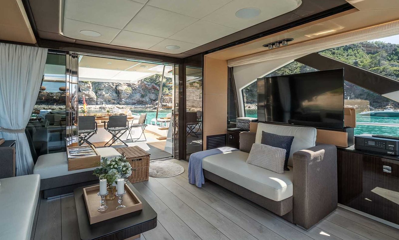 AZIMUT 77