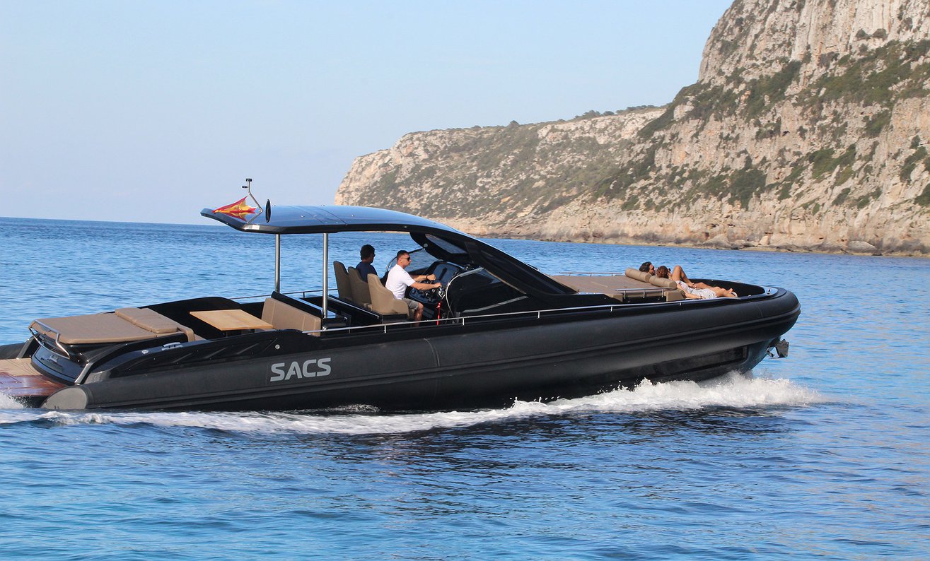 Alugar Barco SACS REBEL 47