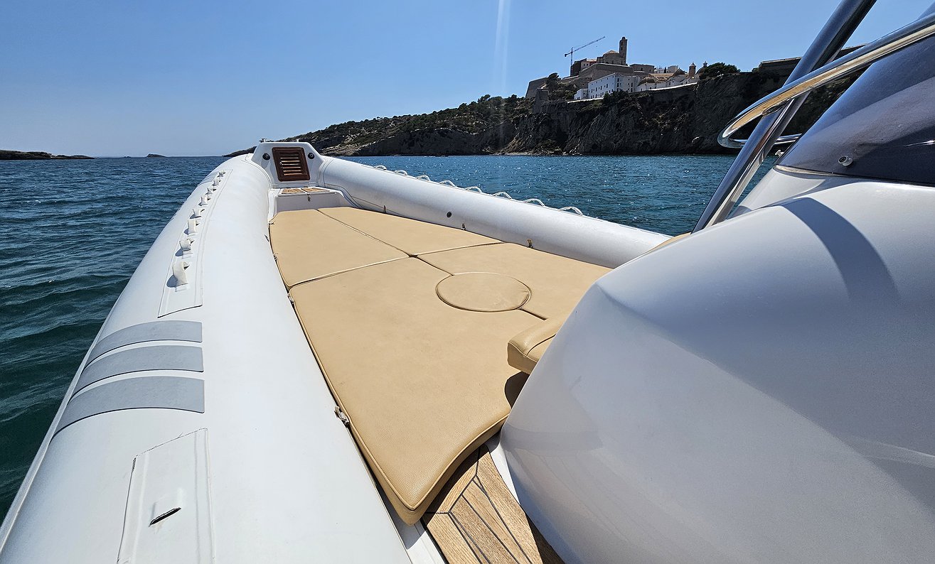 Rent Boat SACS STRATOS 42