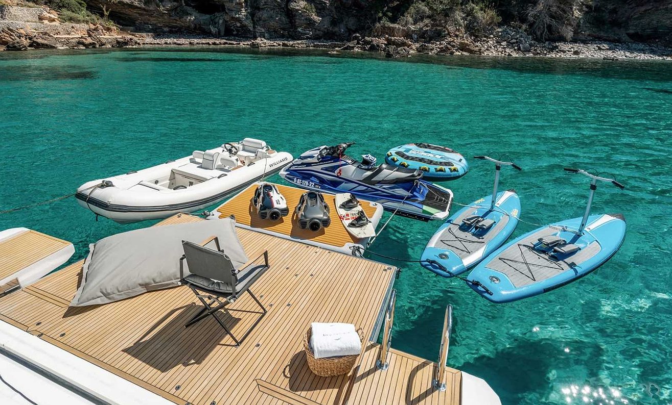 AZIMUT 77