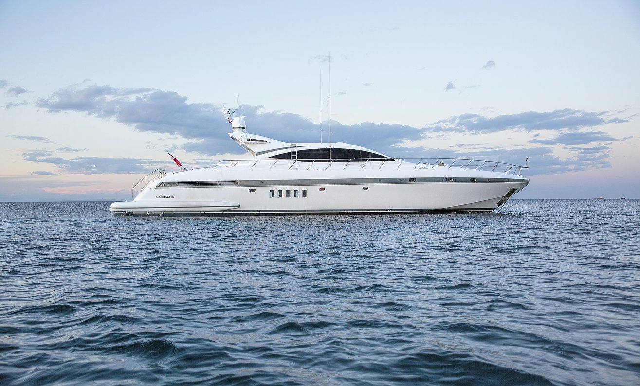 Rent Boat MANGUSTA 92