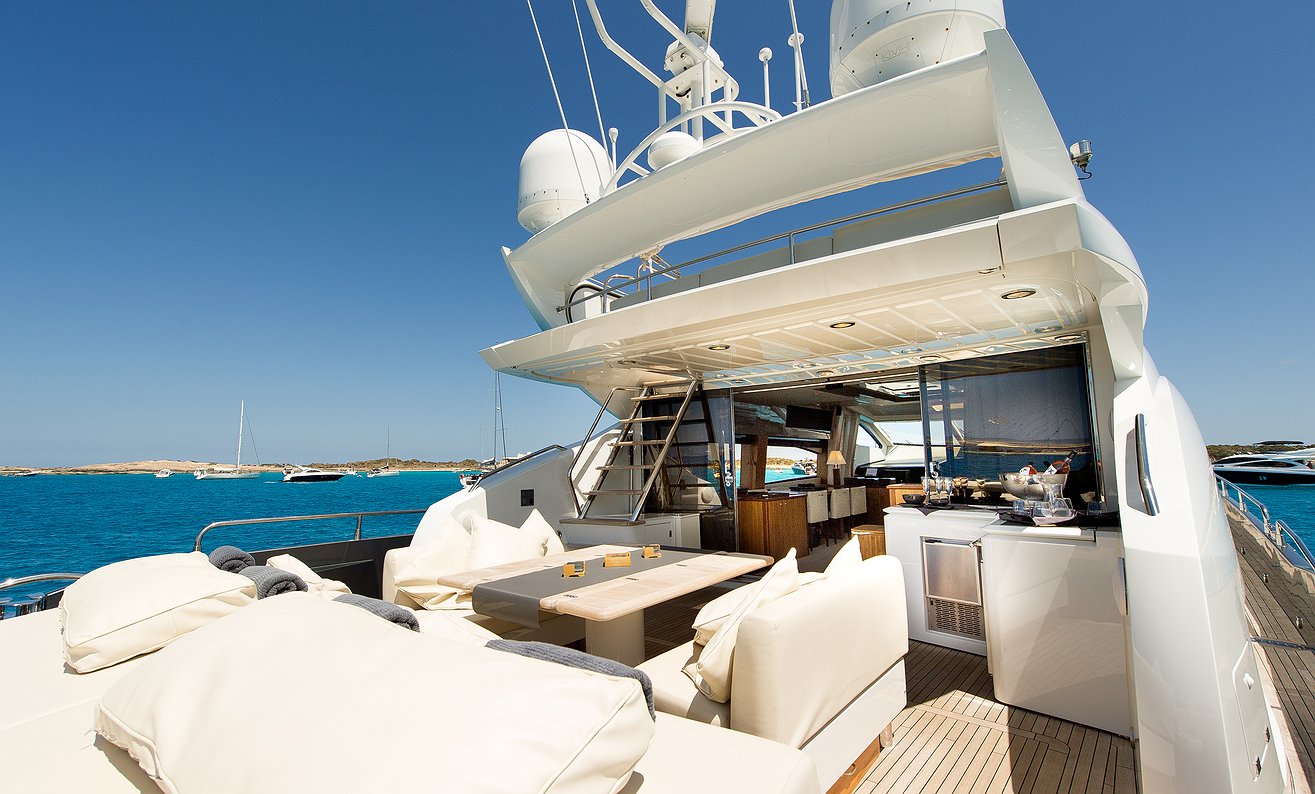 Alquilar Barco SUNSEEKER PREDATOR 84