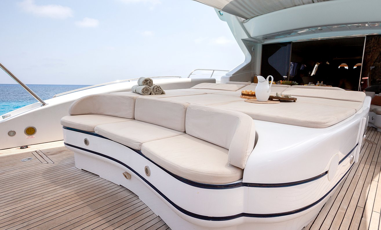 Boot mieten MANGUSTA 108 N