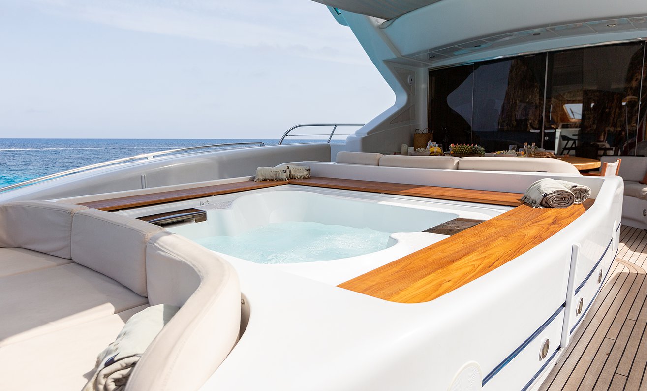 Louer bateau MANGUSTA 108 N