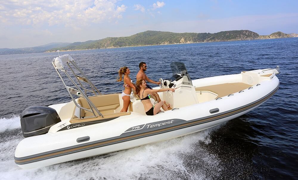 Louer bateau CAPELLI TEMPEST 775