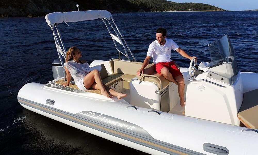 Louer bateau CAPELLI TEMPEST 775