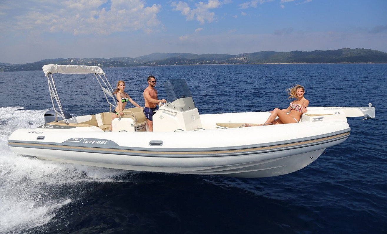 Louer bateau CAPELLI TEMPEST 775