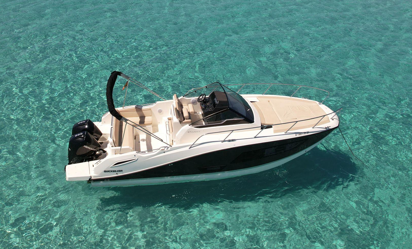 Louer bateau QUICKSILVER 875