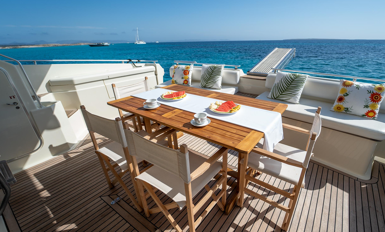 FERRETTI 62 FLY