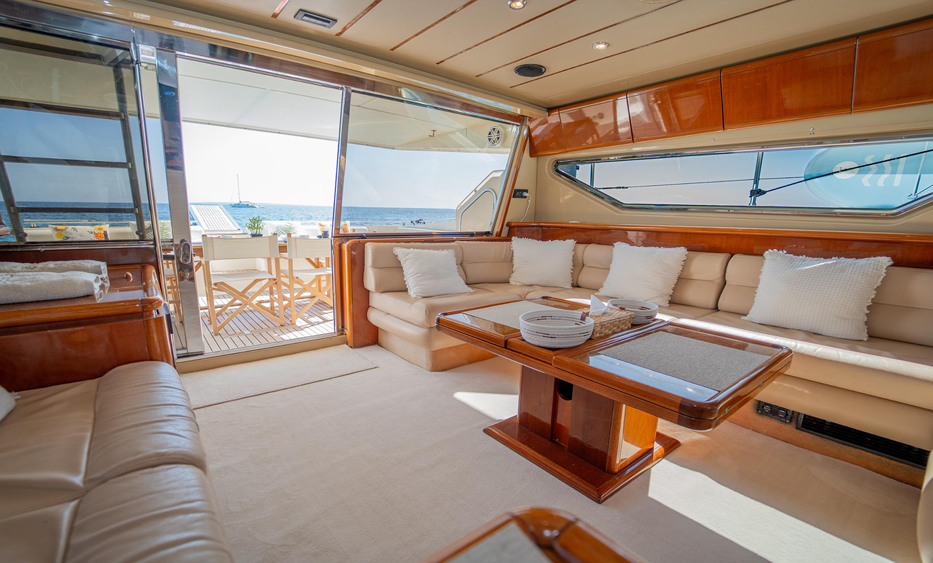 FERRETTI 62 FLY