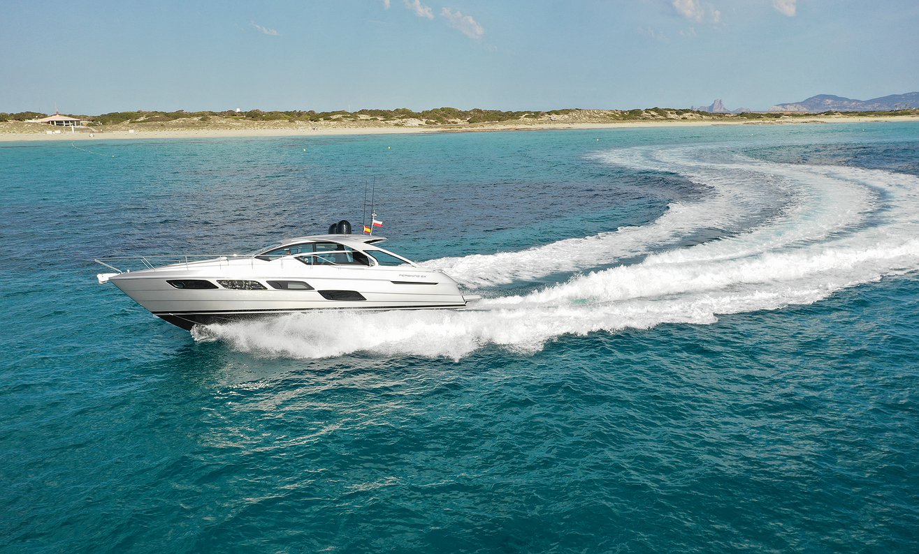 Rent Boat PERSHING 5X