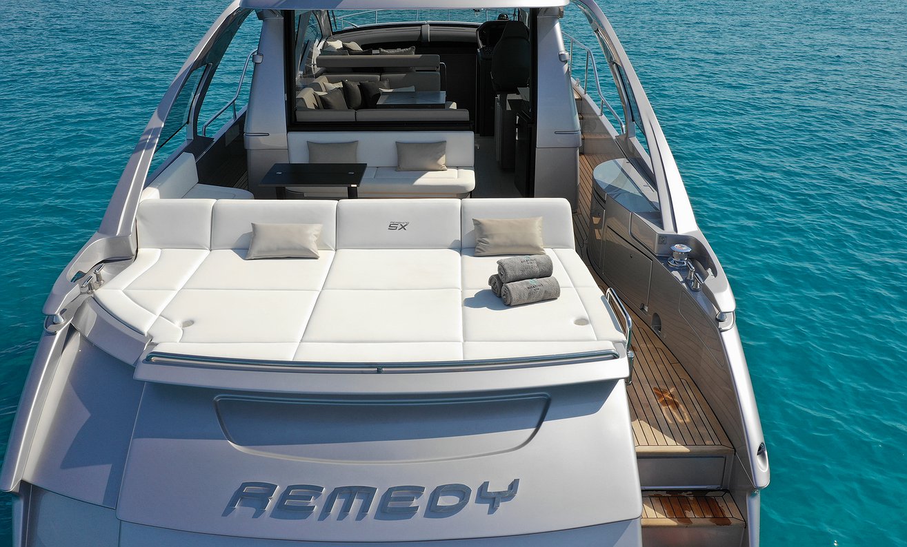 Rent Boat PERSHING 5X