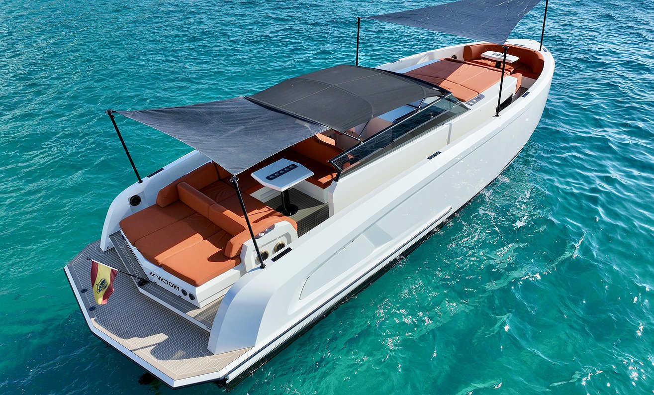 Noleggio barca VANQUISH 45 V