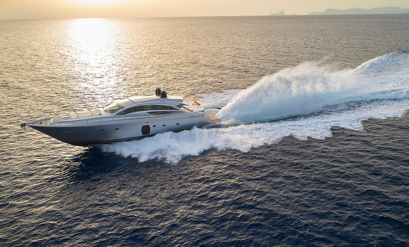 Noleggio barca PERSHING 72 L