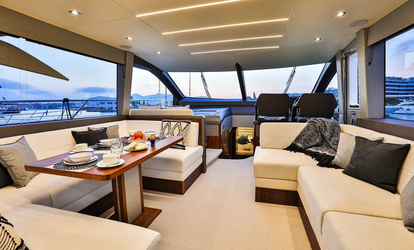 Noleggio barca SUNSEEKER MANHATTAN 66