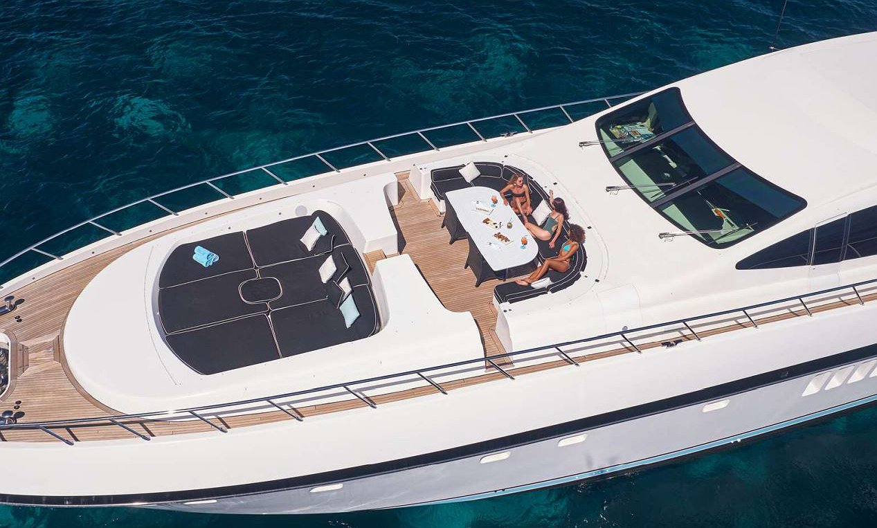 Boot mieten MANGUSTA 130