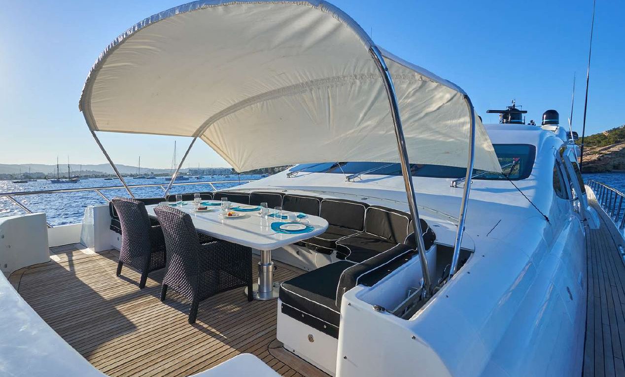 Boot mieten MANGUSTA 130