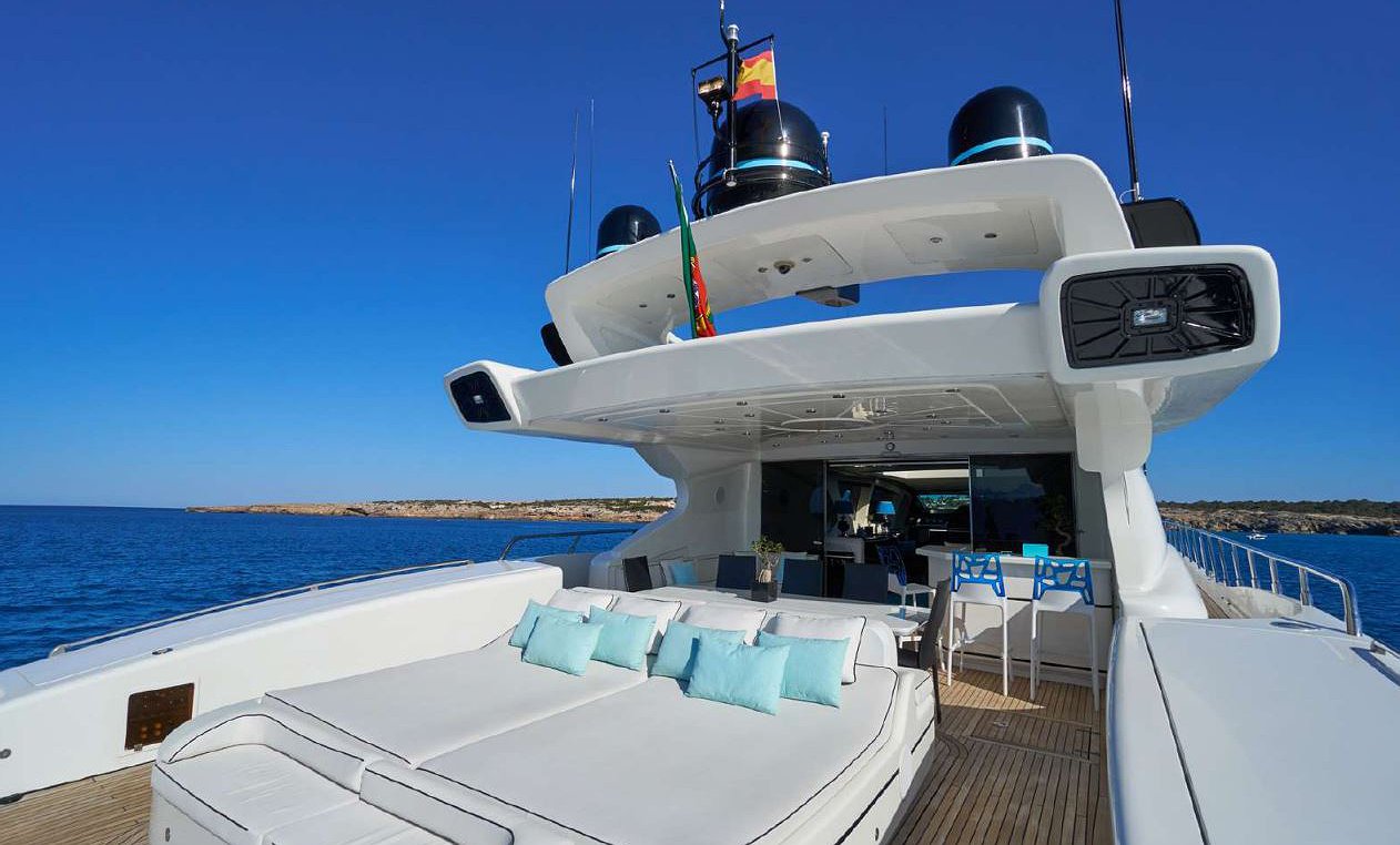 Rent Boat MANGUSTA 130