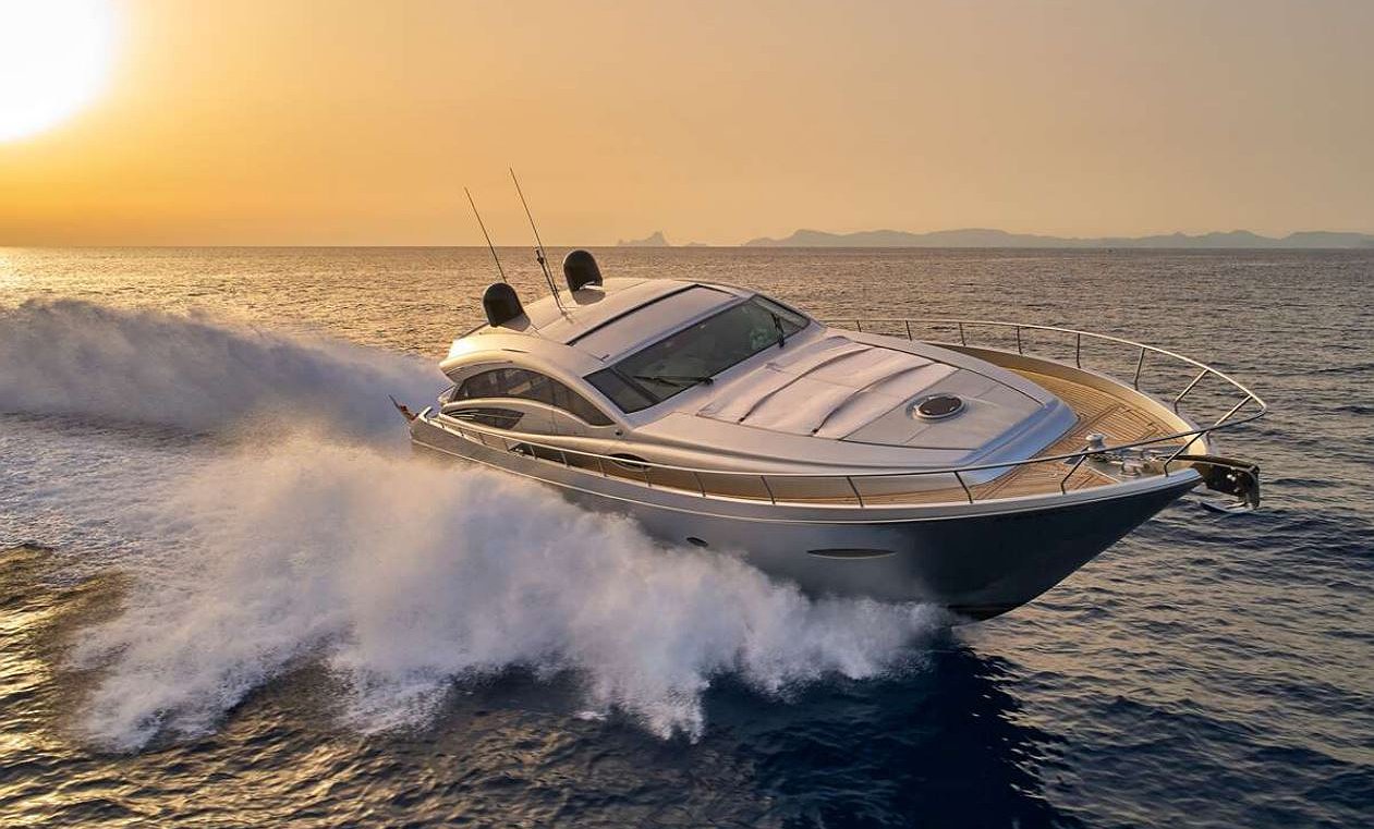 Noleggio barca PERSHING 72 L