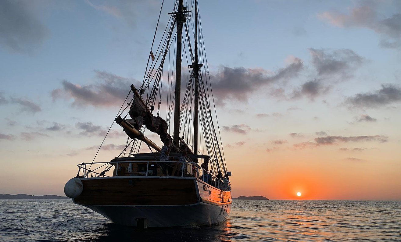 Alquilar Barco GOLETA SAGA