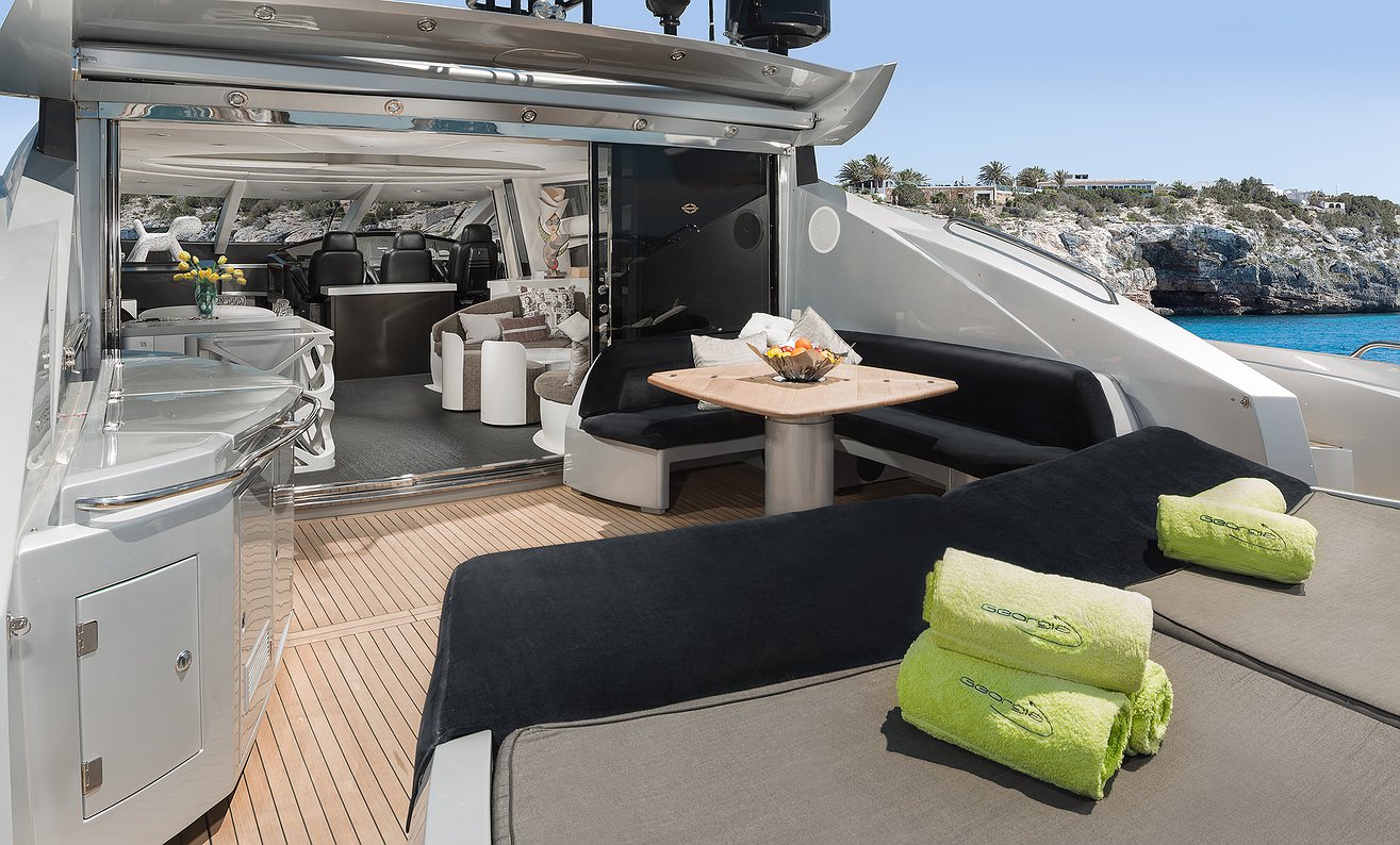 SUNSEEKER PREDATOR 82