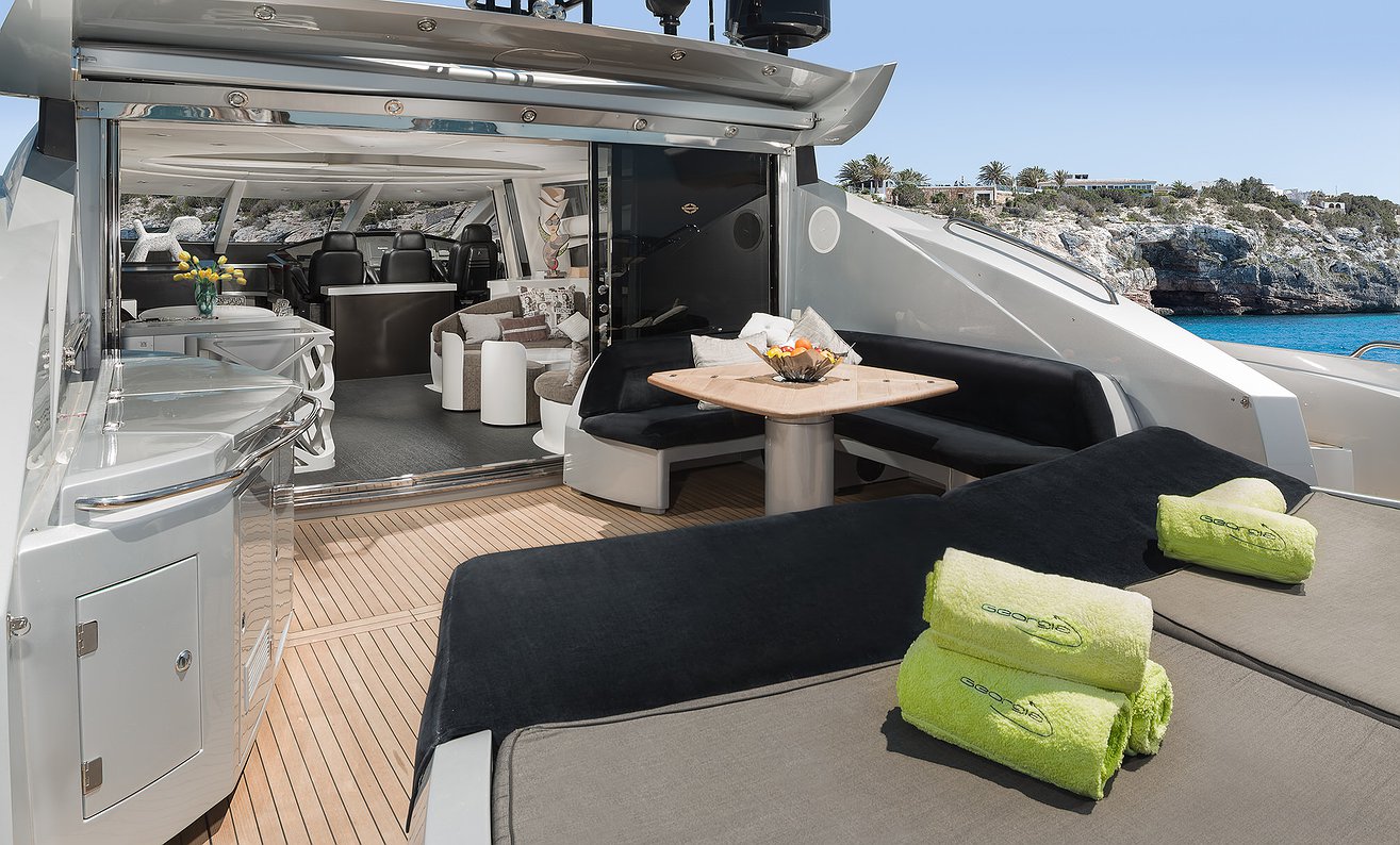 Alquilar Barco SUNSEEKER PREDATOR 82