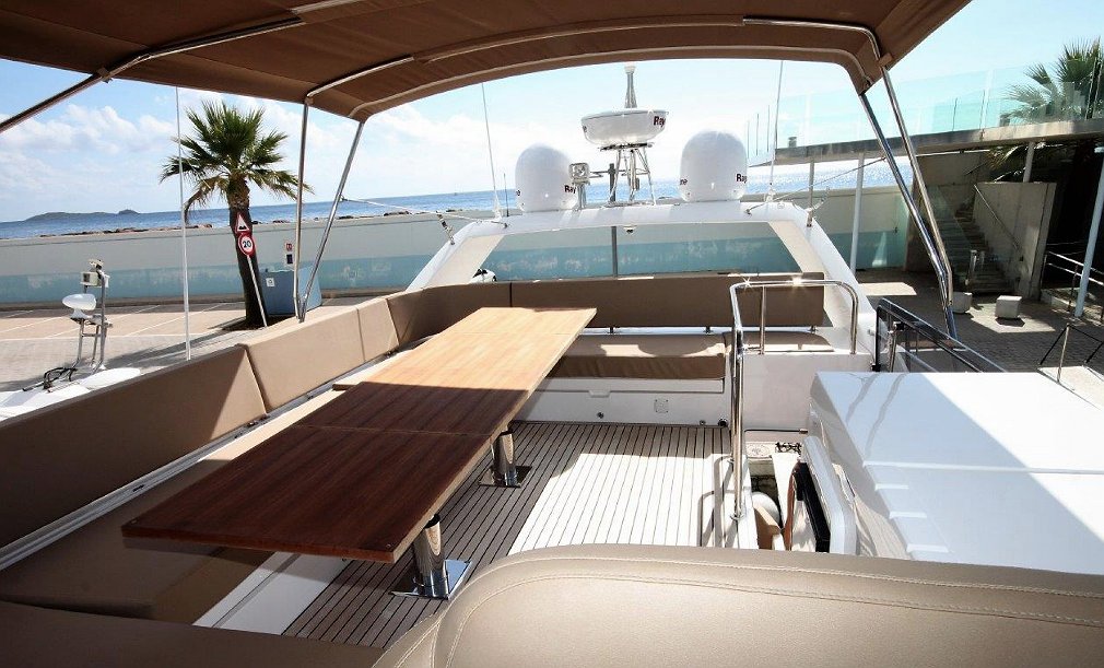 Alquilar Barco GALEON 550 FLY