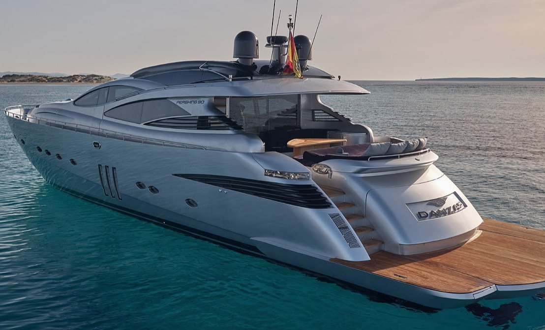 PERSHING 90 D