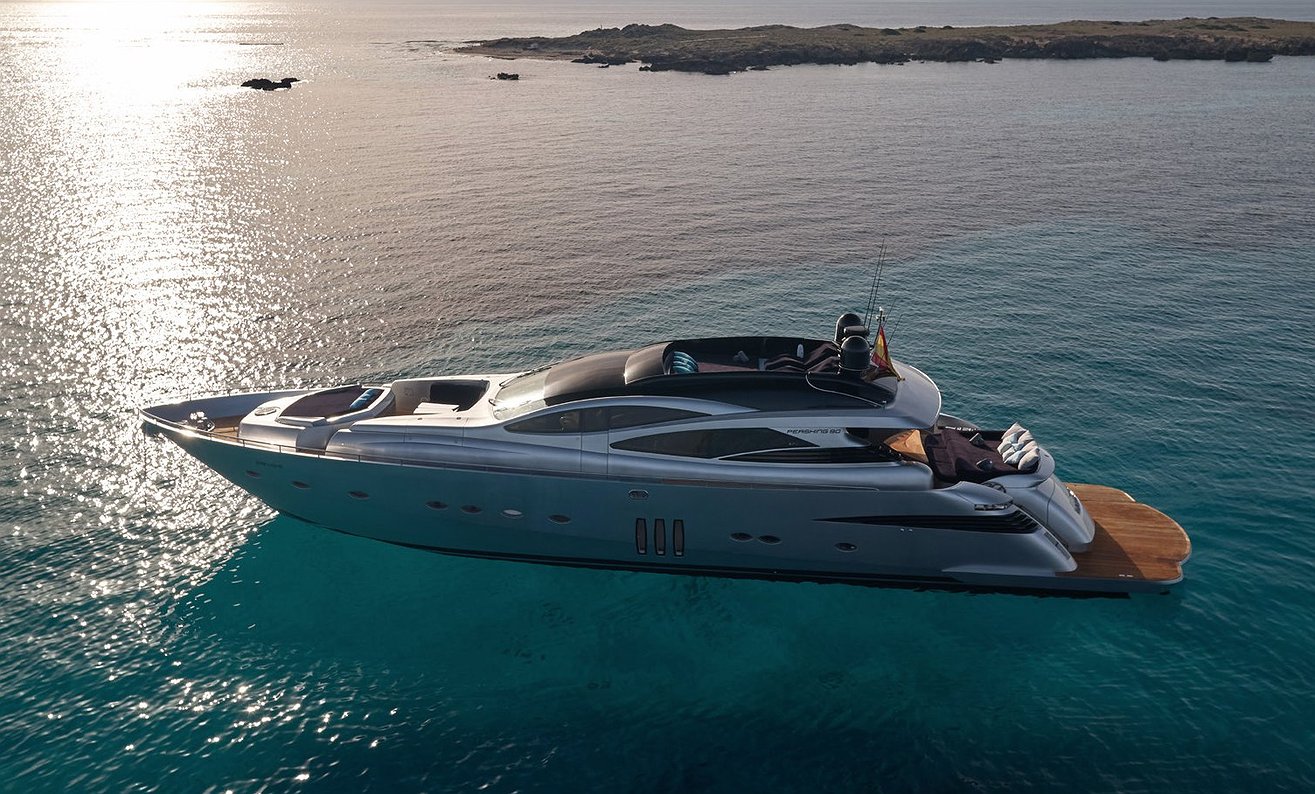 PERSHING 90 D