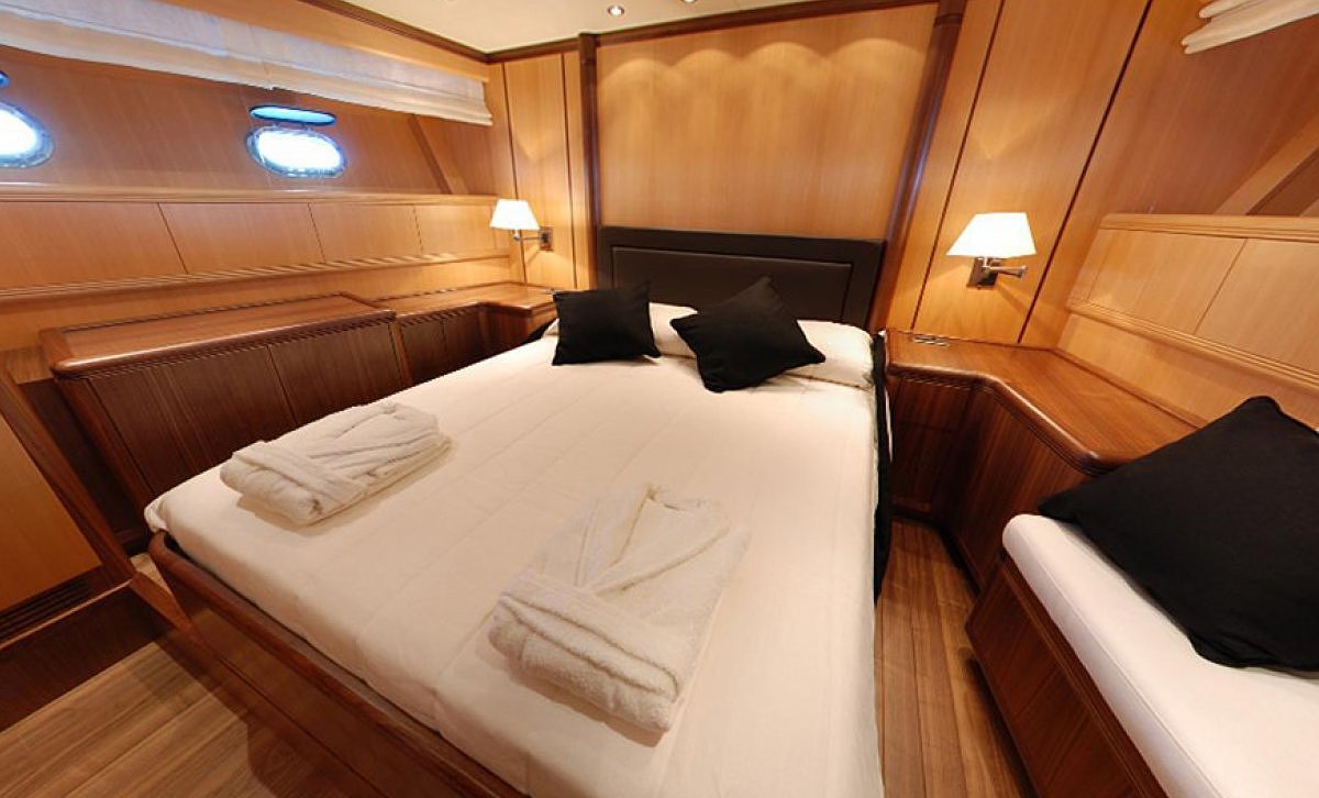 Boot mieten MANGUSTA 72