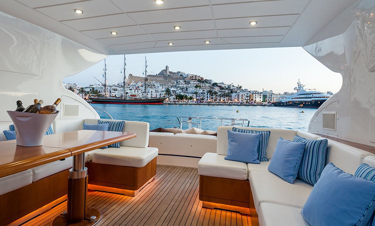 Louer bateau MANGUSTA 72