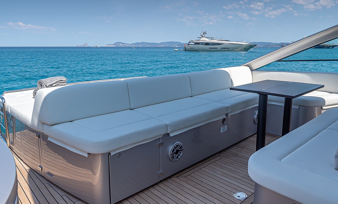 Louer bateau PERSHING 5X